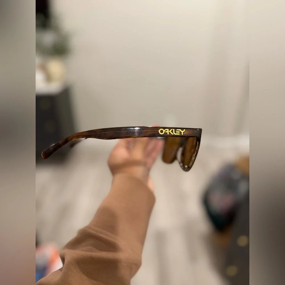 Polarized Oakley Sunglasses - Picture 2 of 4